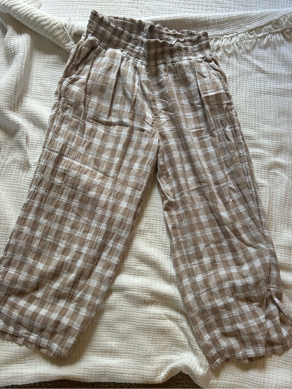 Lightweight Plaid cropped Pants in Beige and White